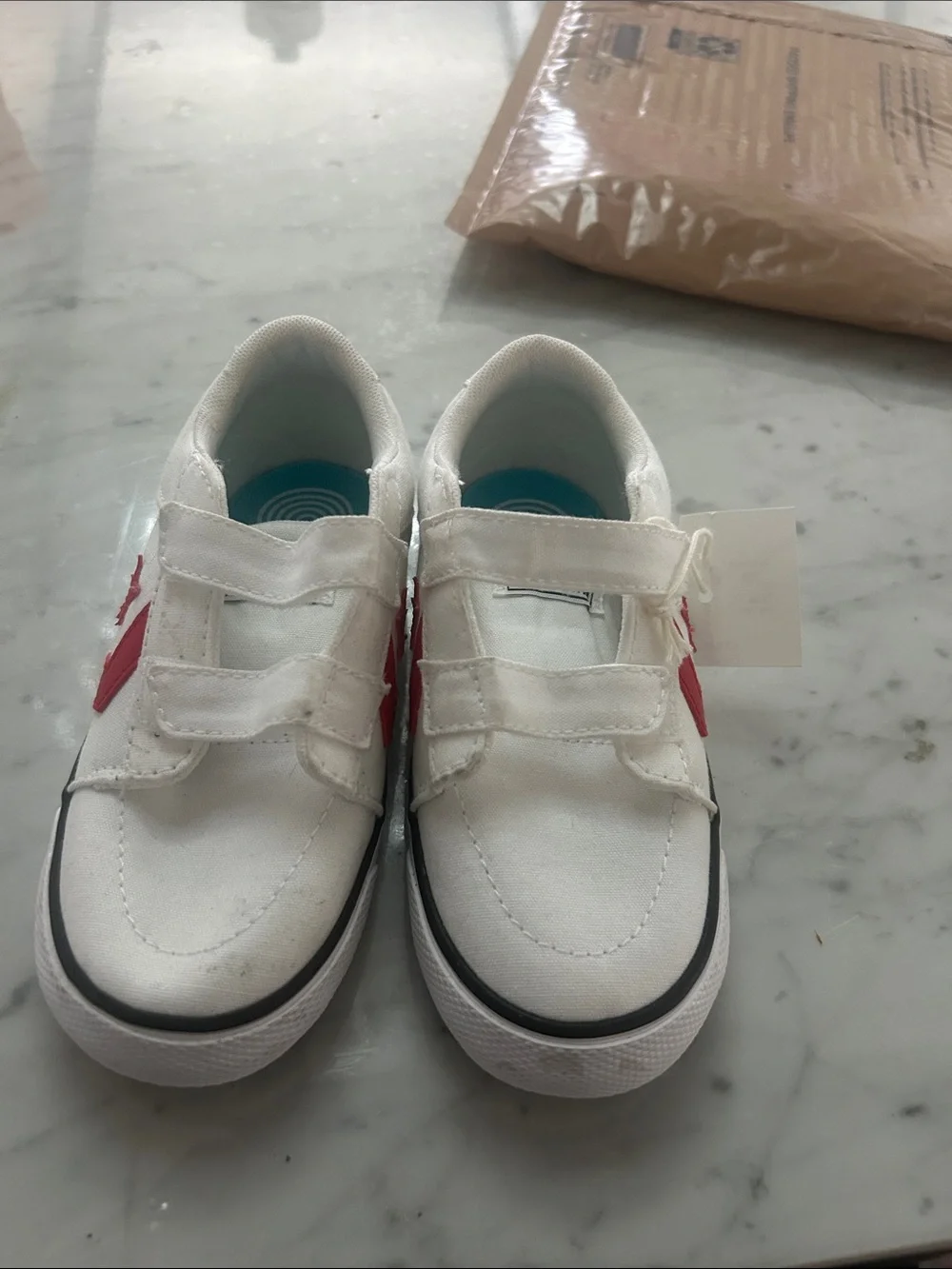 NWT Converse Belmont Kids Low Top Sneakers in White and Red Sz 10